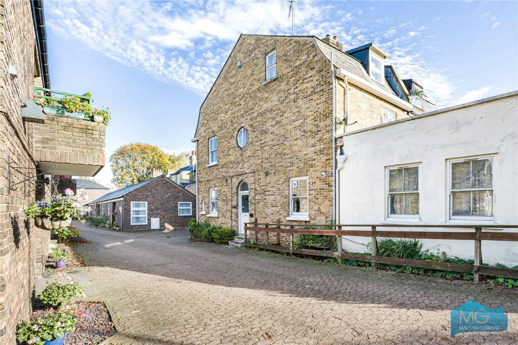 Main image of property: Clissold Close, London, N2