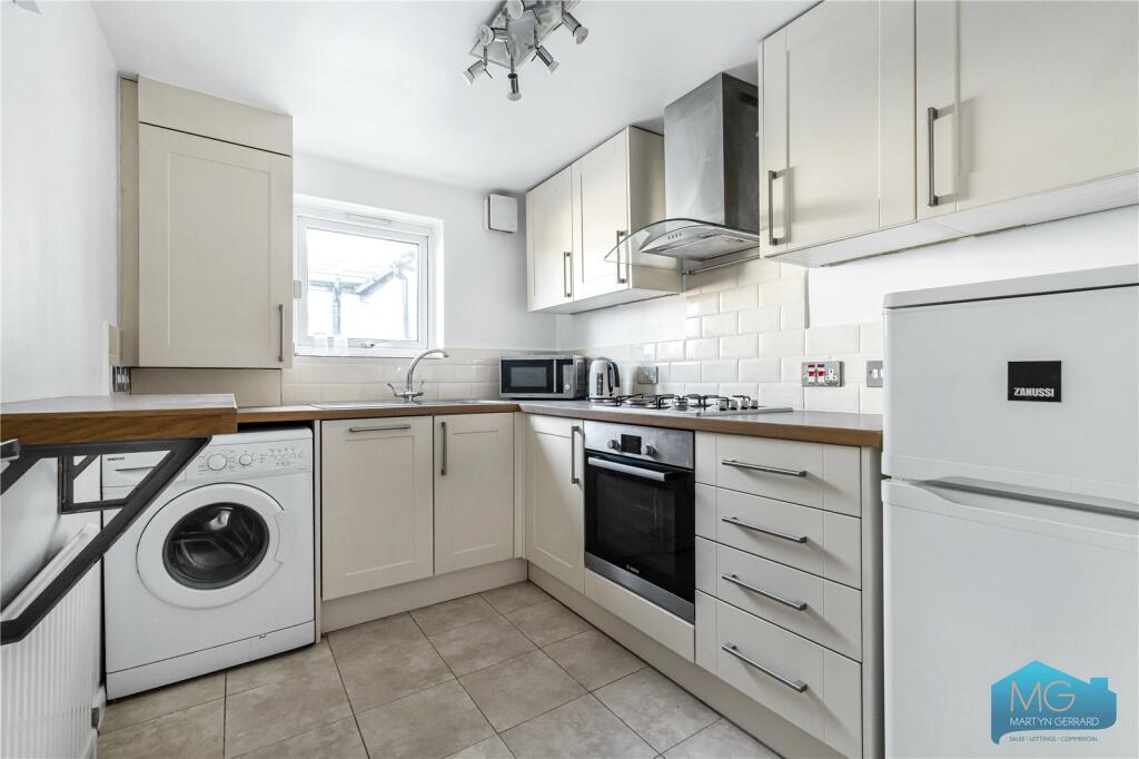 Main image of property: Fortis Green, East Finchley, N2