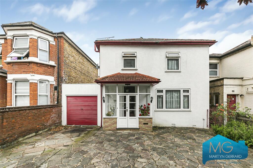 5 bedroom detached house for sale in Maidstone Road, London, N11