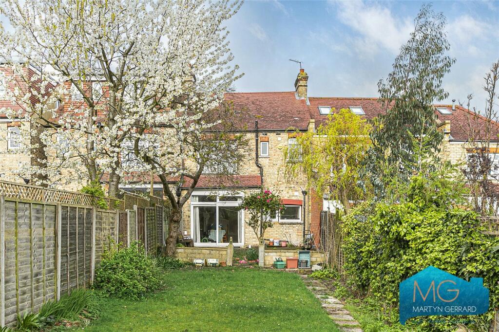3 bedroom terraced house for sale in Blake Road, Bounds Green, London, N11