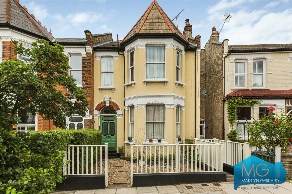 2 bedroom apartment for sale in Alexandra Park Road, London, N22