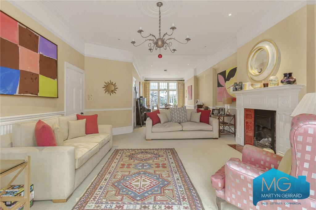 6 bedroom end of terrace house for sale in Woodland Rise, London, N10