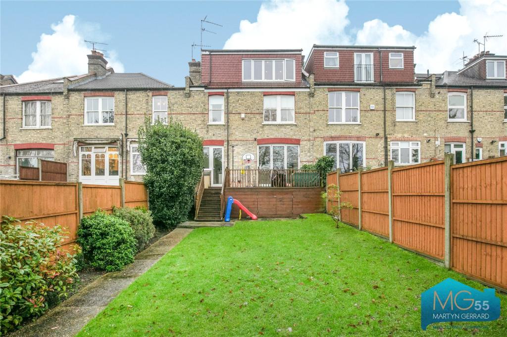 4 bedroom semidetached house for sale in Limes Avenue, North Finchley