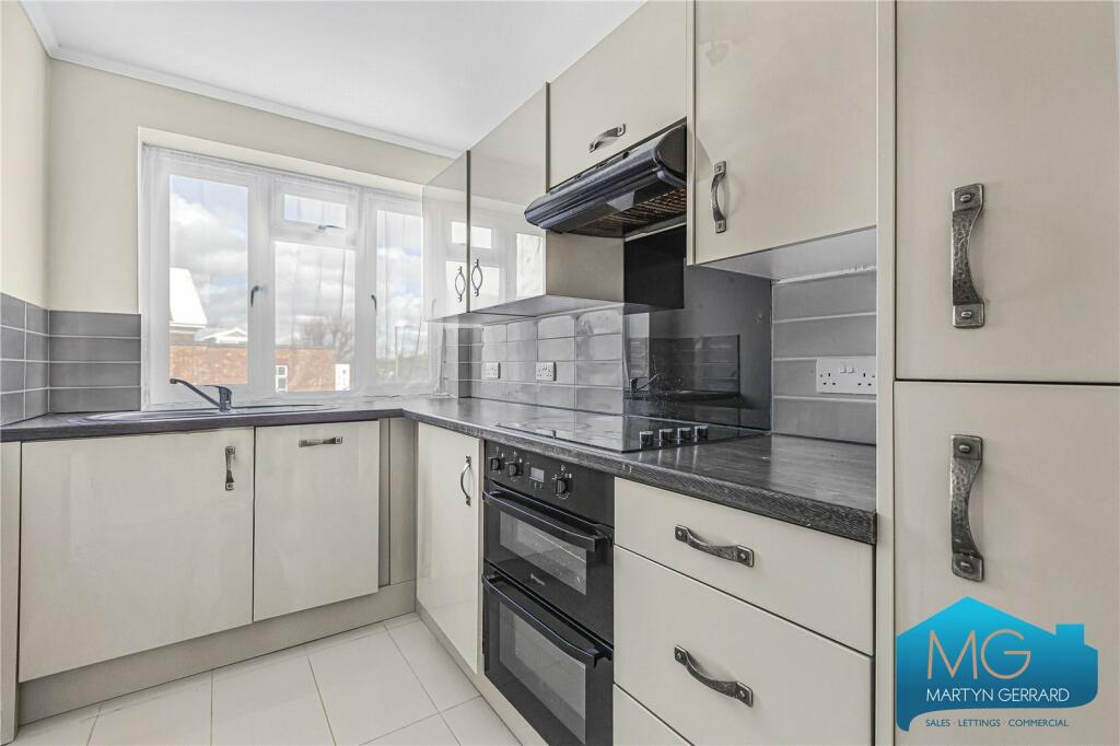 1 bedroom apartment for sale in Friern Lane, London, N11