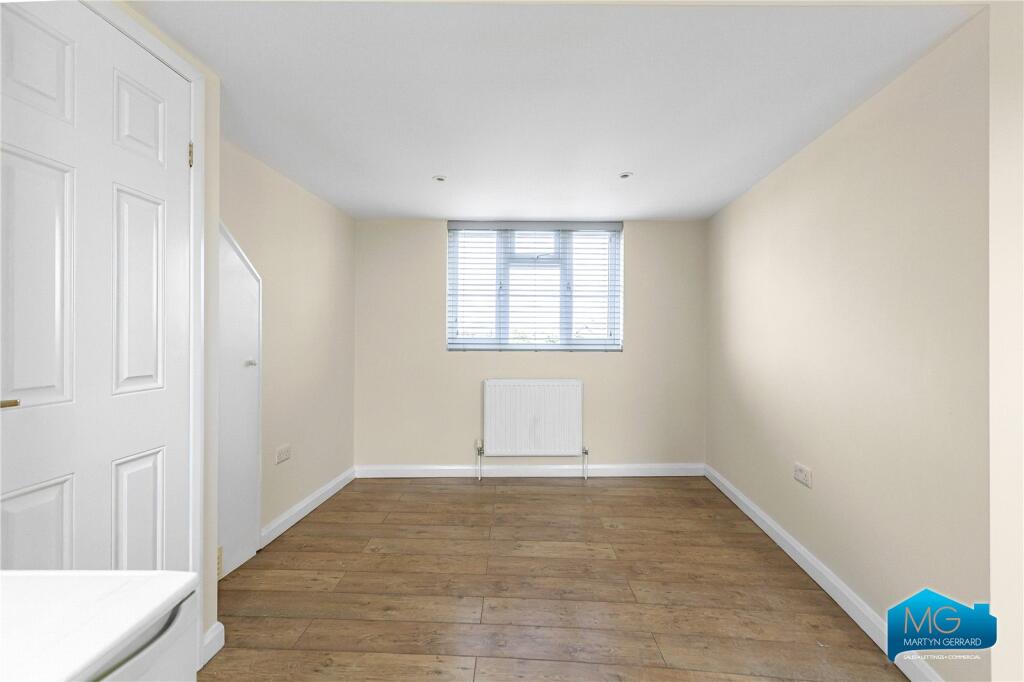 Main image of property: High Road, North Finchley, London, N12