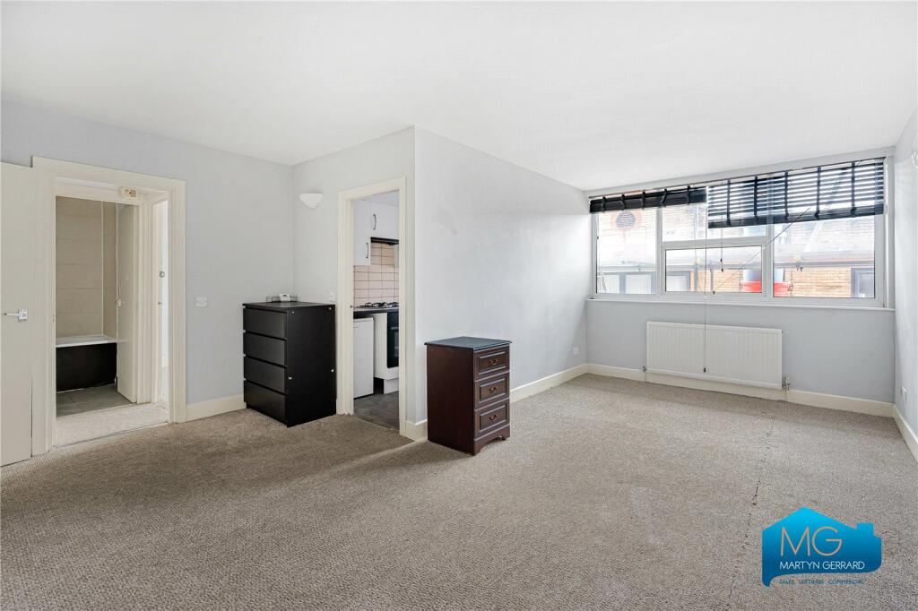 Main image of property: High Road, North Finchley, London, N12