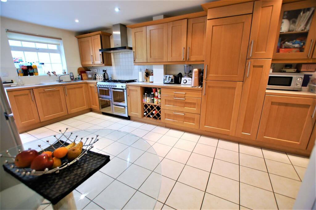 Additional property image - The Runway, Salisbury Village, Hatfield