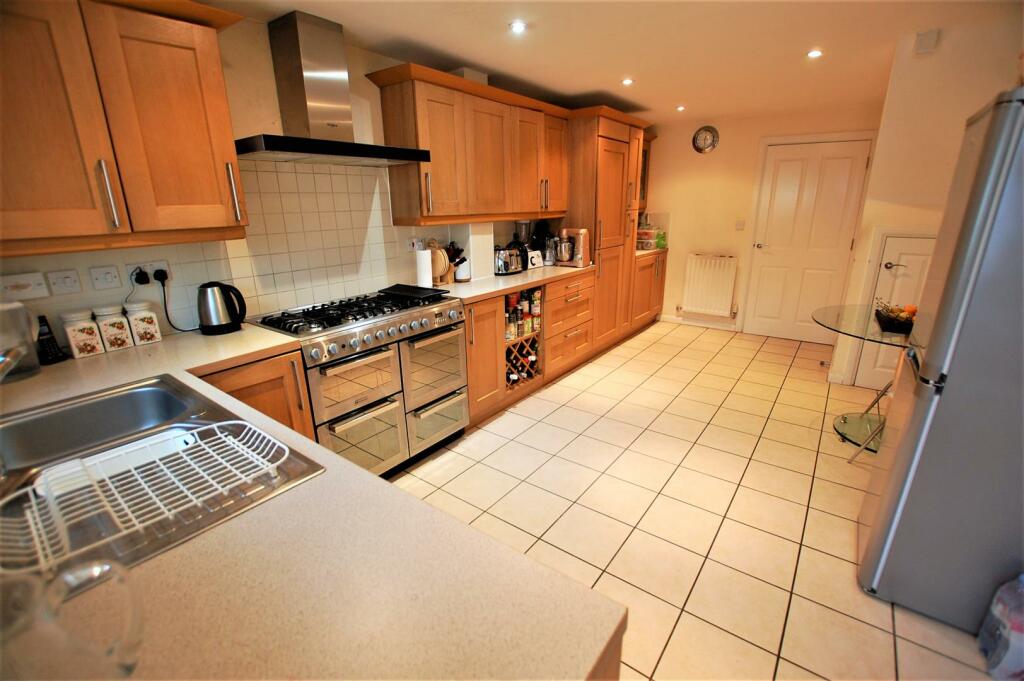 Additional property image - The Runway, Salisbury Village, Hatfield