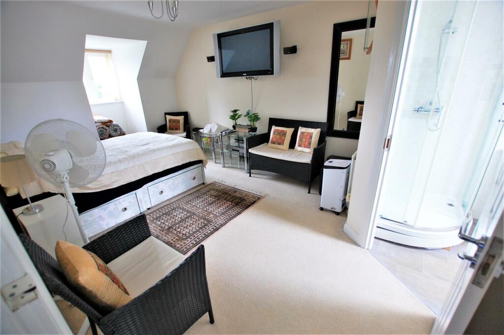 Additional property image - The Runway, Salisbury Village, Hatfield