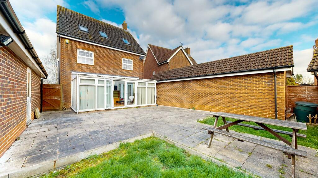 Additional property image - The Runway, Salisbury Village, Hatfield