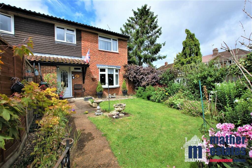 3 bedroom end of terrace house for sale in Cutmore Drive, Colney Heath, AL4
