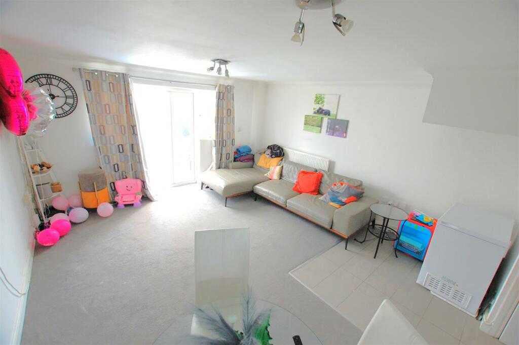 Additional property image - Dixons Hill Road, Welham Green