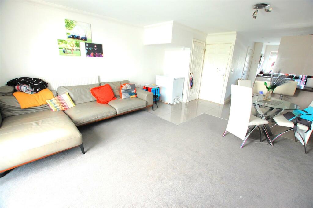Additional property image - Dixons Hill Road, Welham Green