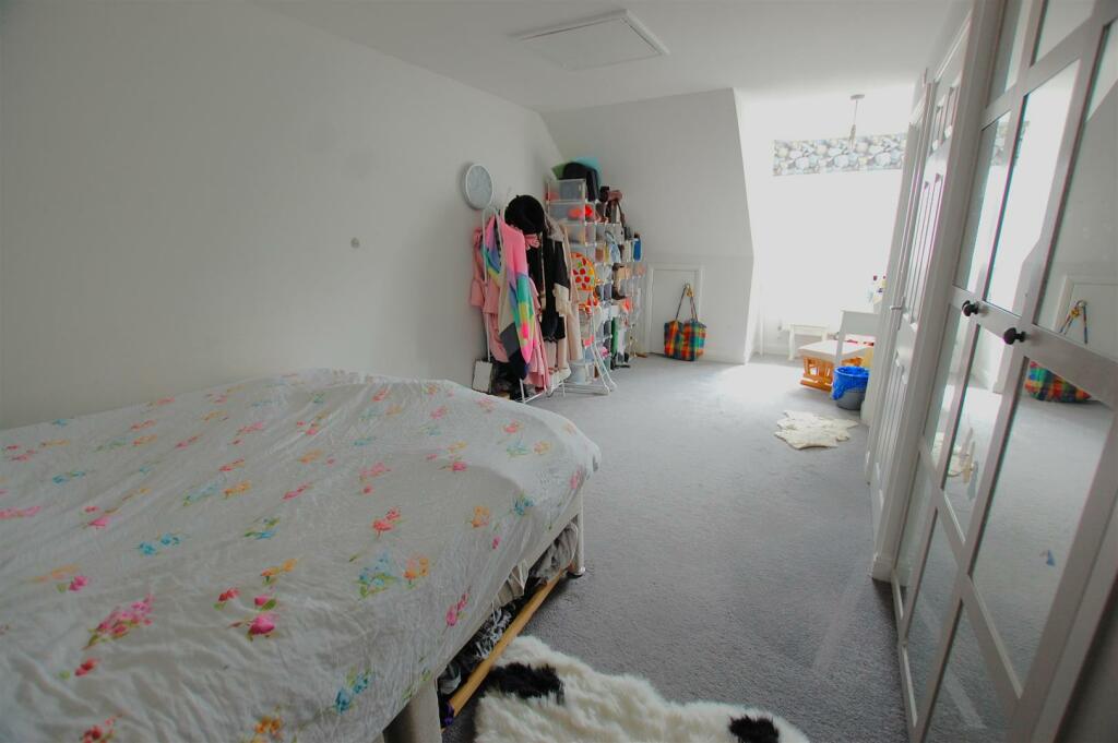 Additional property image - Dixons Hill Road, Welham Green
