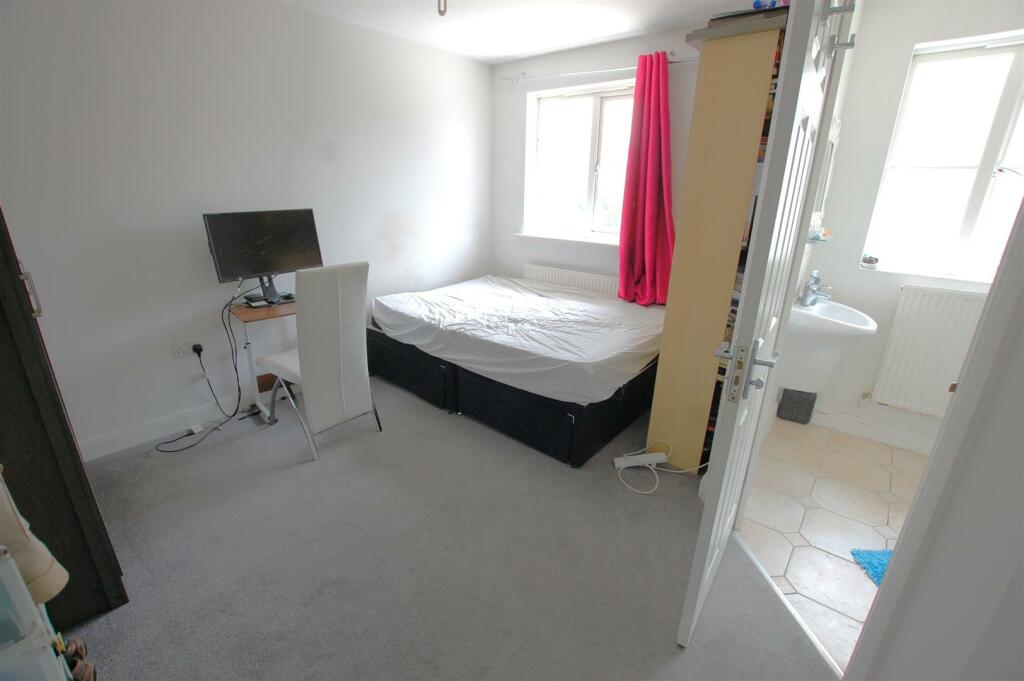 Additional property image - Dixons Hill Road, Welham Green