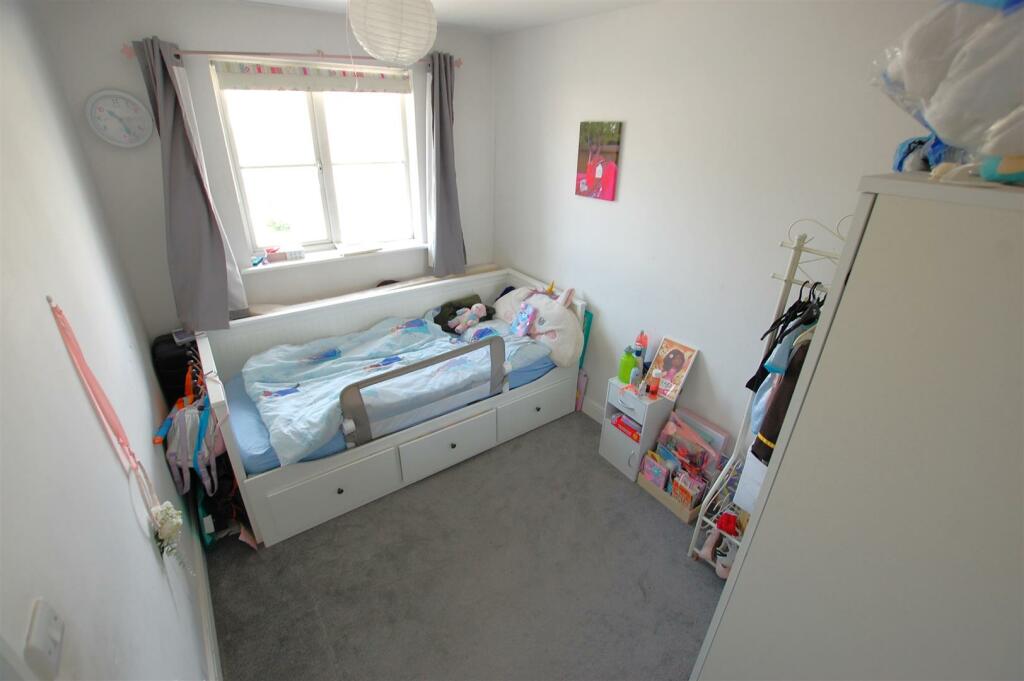 Additional property image - Dixons Hill Road, Welham Green