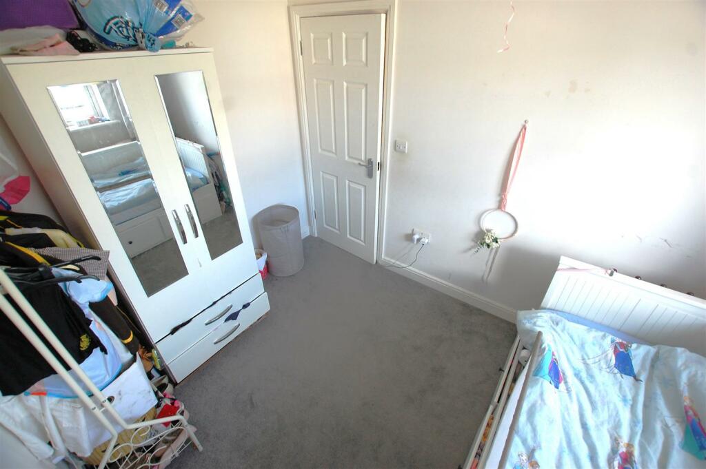 Additional property image - Dixons Hill Road, Welham Green
