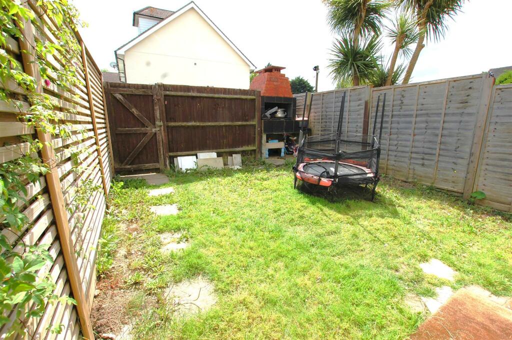 Additional property image - Dixons Hill Road, Welham Green