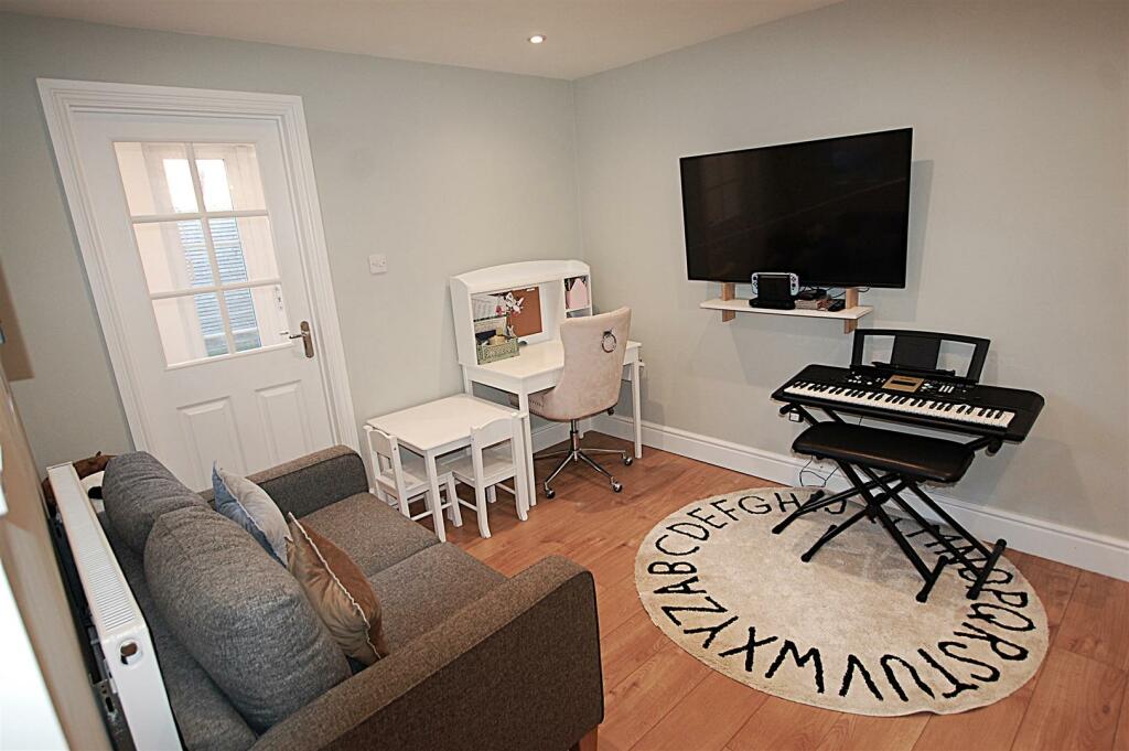 Additional property image - Devon Mead, Salisbury Village