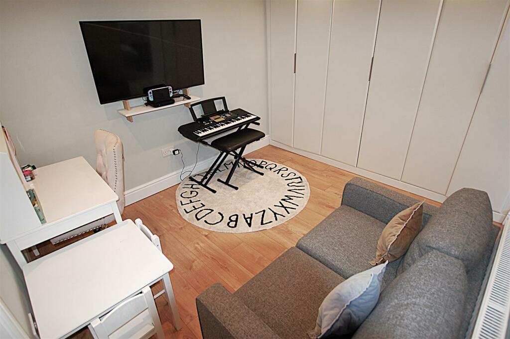 Additional property image - Devon Mead, Salisbury Village