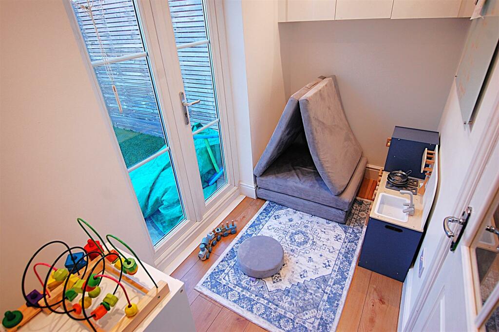 Additional property image - Devon Mead, Salisbury Village