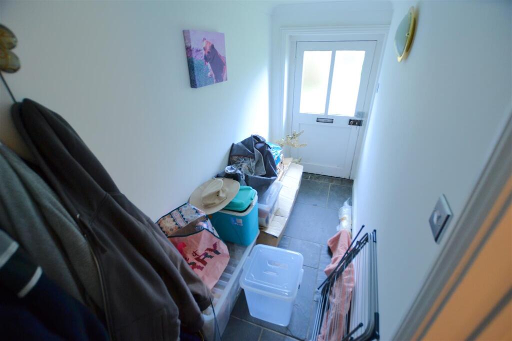 Additional property image - Woodside Green, Will Hill, Essendon