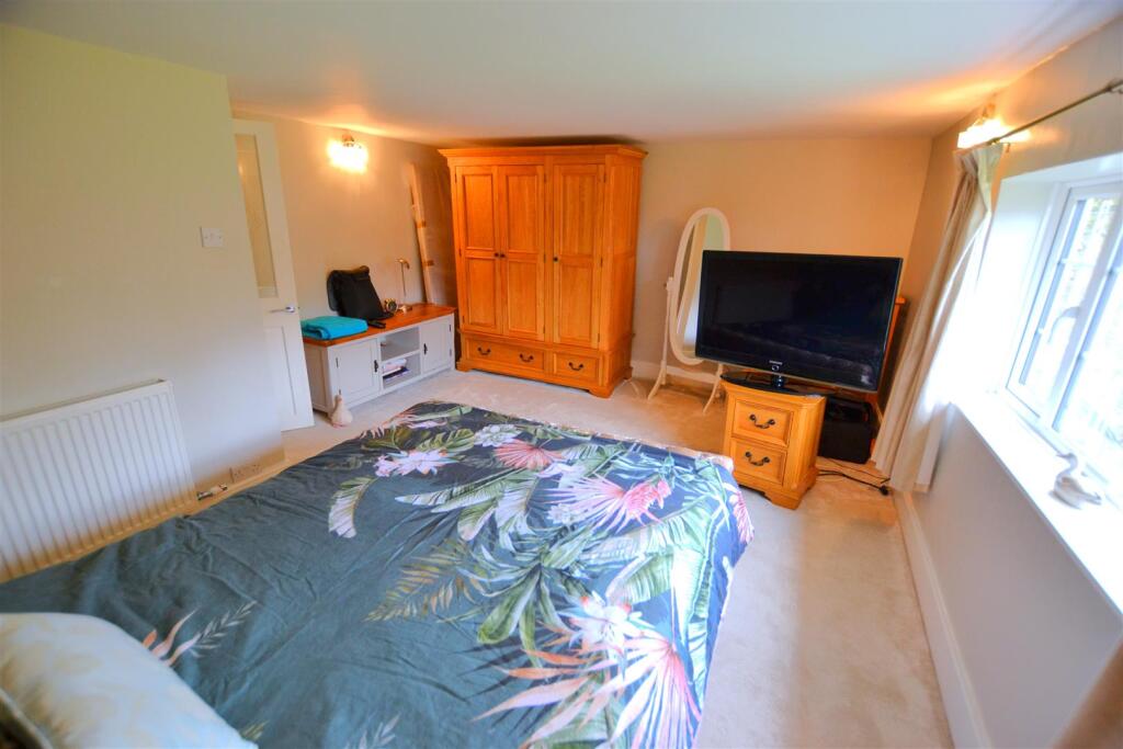 Additional property image - Woodside Green, Will Hill, Essendon