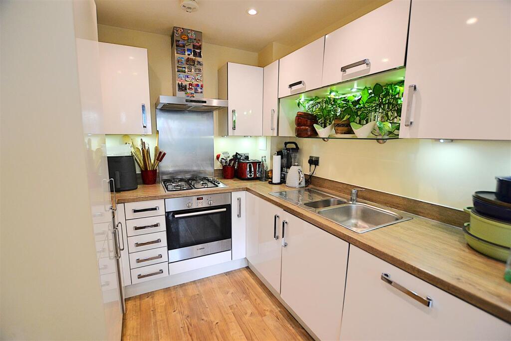 Additional property image - Appletree Way, Welwyn Garden City