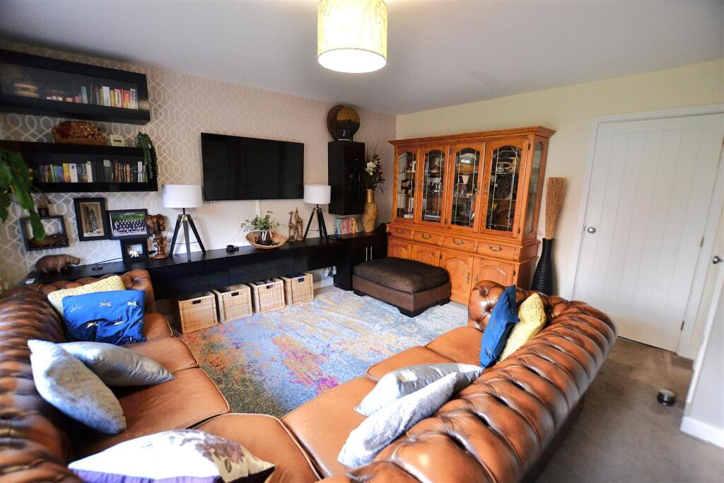 Additional property image - Appletree Way, Welwyn Garden City