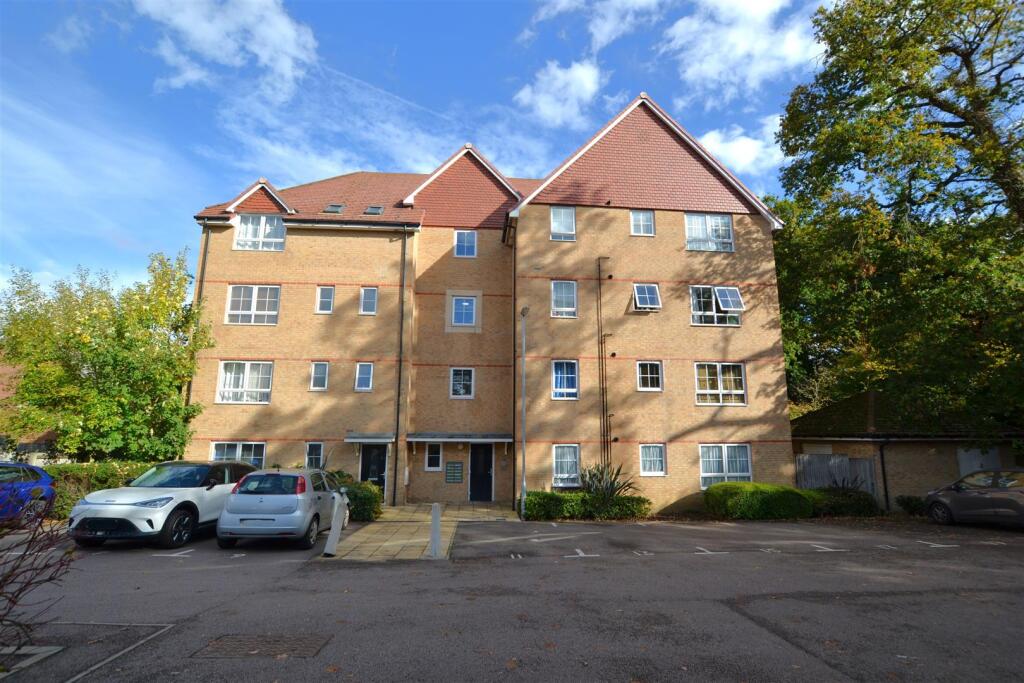 Main image of property: Sparrowhawk Place, Hatfield