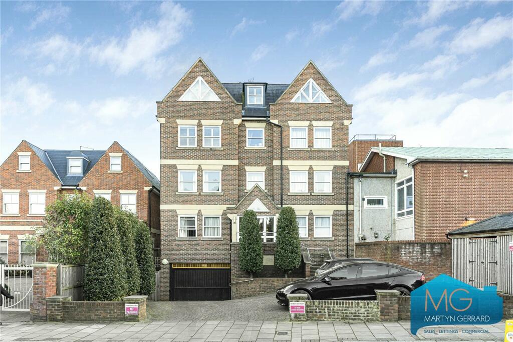 2 bedroom apartment for sale in Oakleigh Park South, Whetstone, London, N20