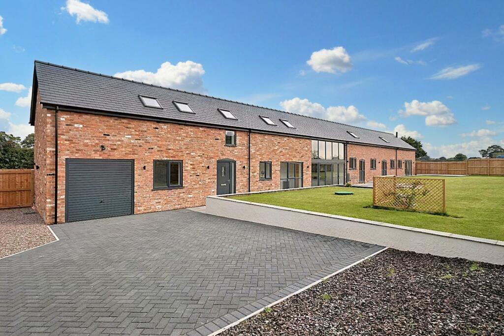 4 bedroom detached house for sale in Saddlers Barn, The Paddocks, Dog