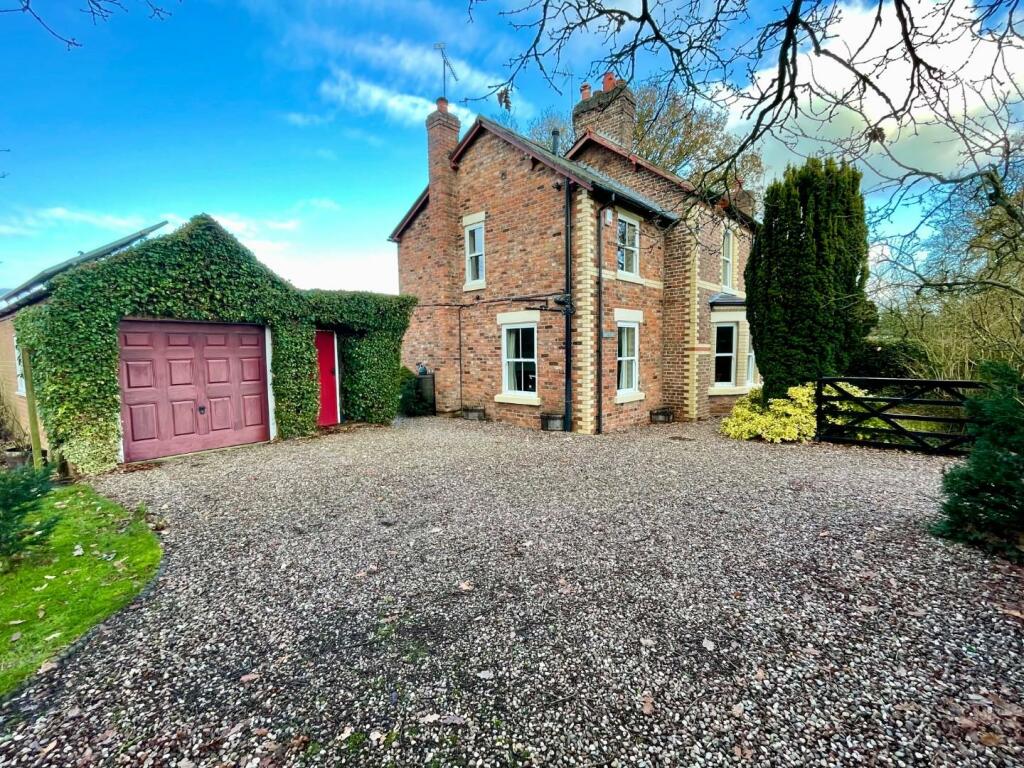 4 bedroom semidetached house for sale in Fiddlers Lane, Saughall