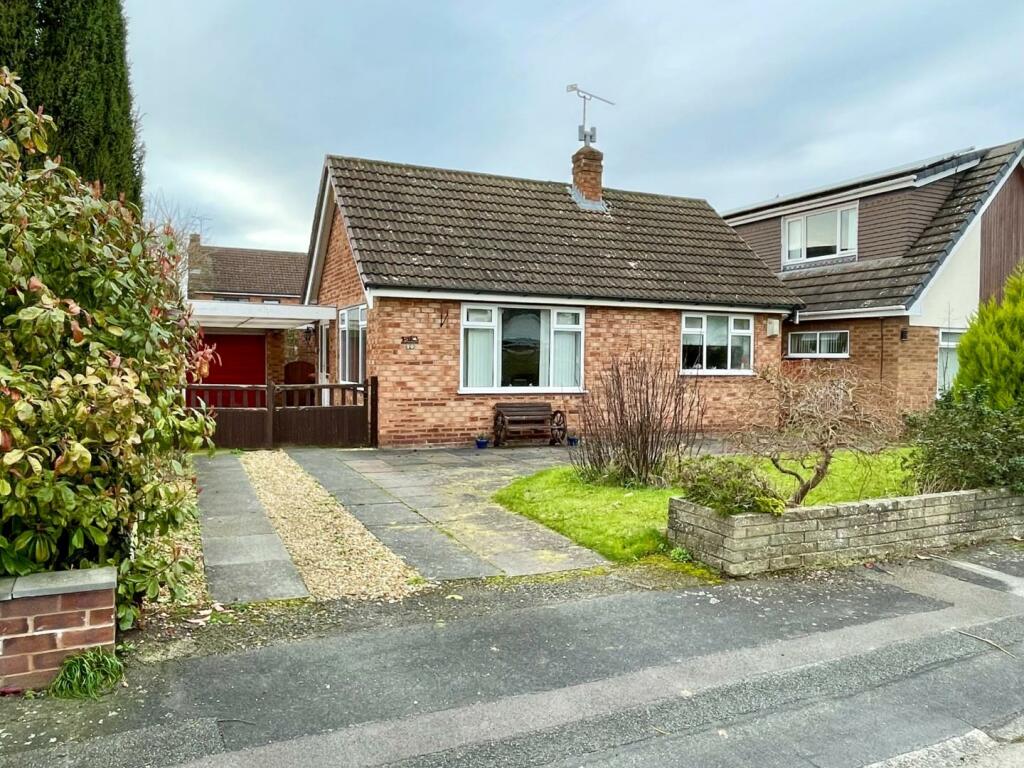 3 bedroom detached bungalow for sale in Lawn Drive, Upton, Chester, CH2