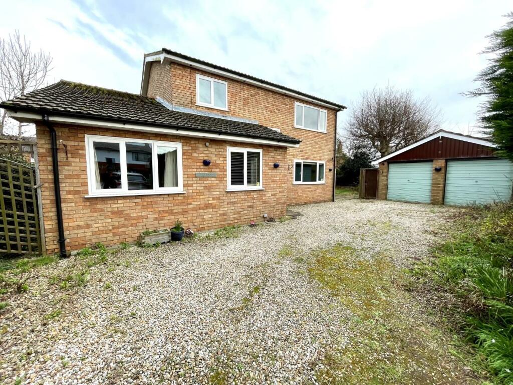 4 bedroom detached house for sale in Harwoods Lane, Rossett, Wrexham, LL12