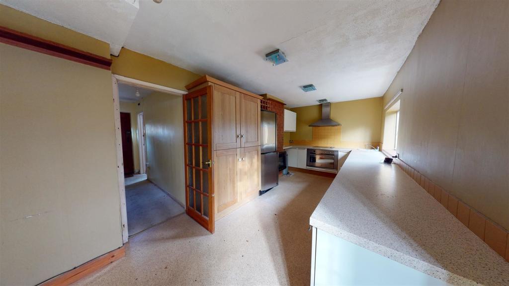 2 bedroom terraced house for sale in Castle Close, Pulford, Chester, CH4
