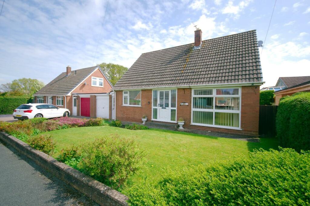 3 bedroom link detached house for sale in Selsdon Close, Buckley, CH7