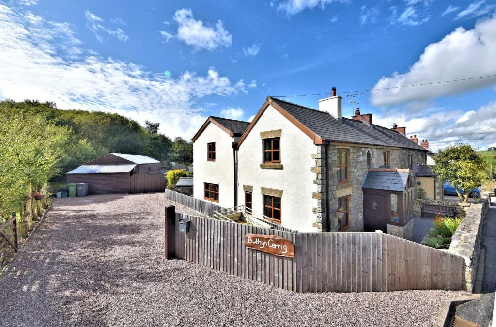 3 bedroom cottage for sale in Llanarmon Road, Bwlchgwyn, Wrexham, LL11