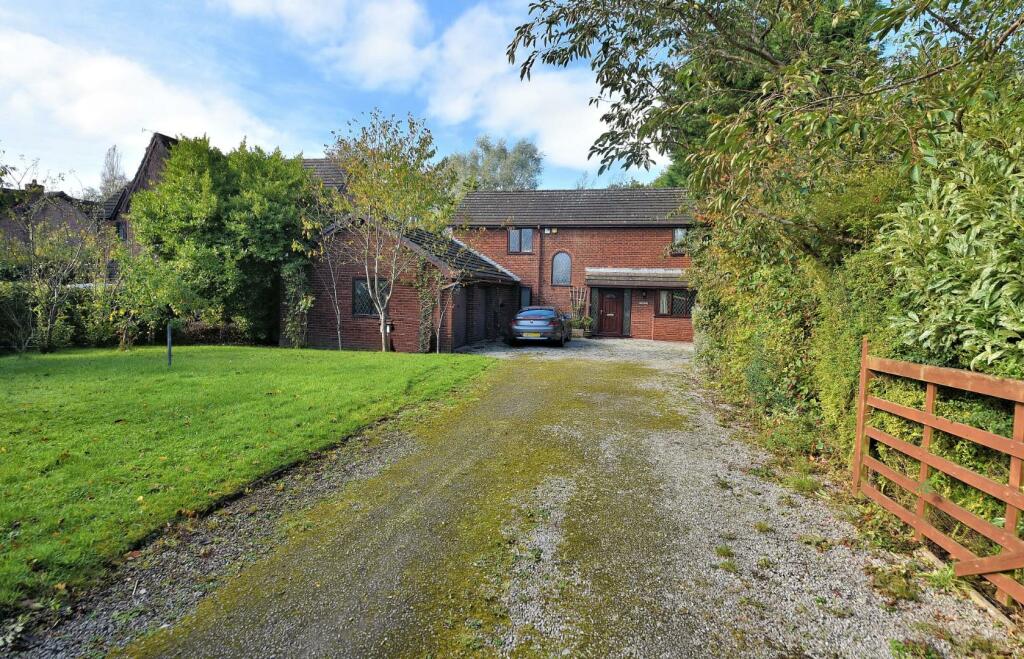 4 bedroom detached house for sale in Queen Street, Treuddyn, Mold, CH7