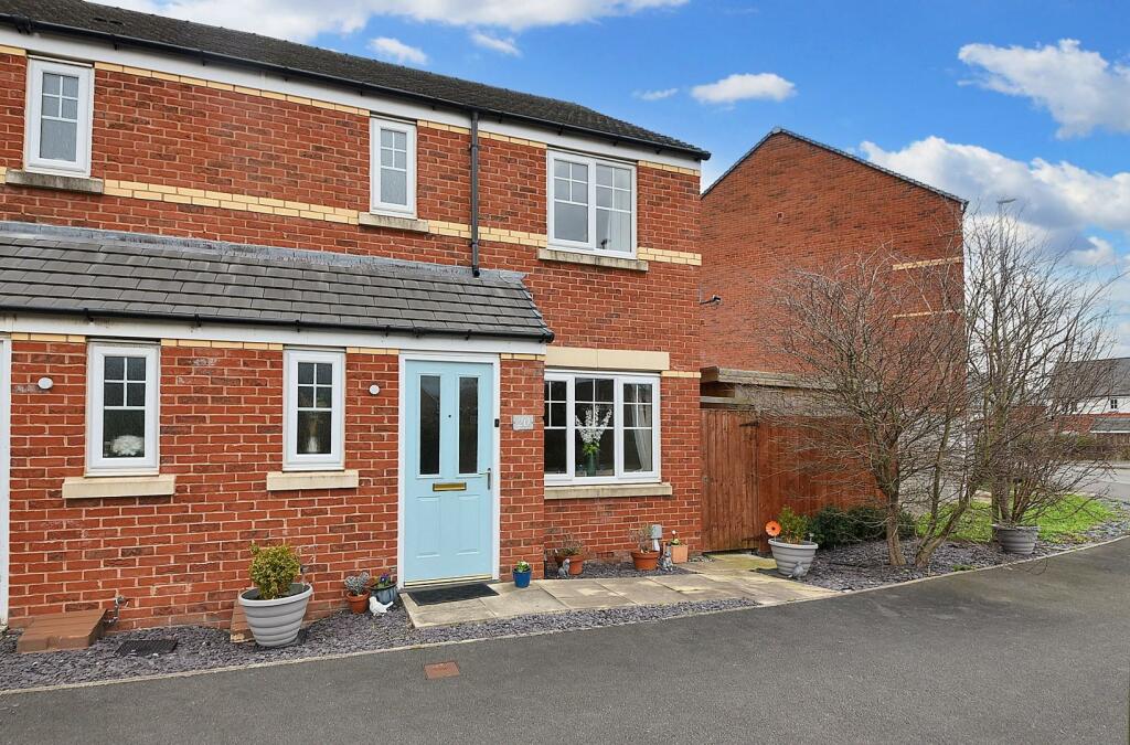 3 bedroom end of terrace house for sale in Ffordd Dewi, Oakenholt