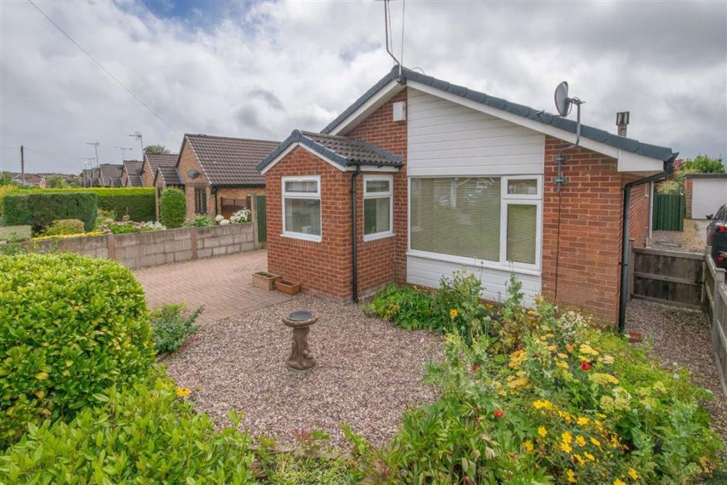 3 bedroom detached bungalow for sale in Park Avenue, Brynybaal, Mold, CH7