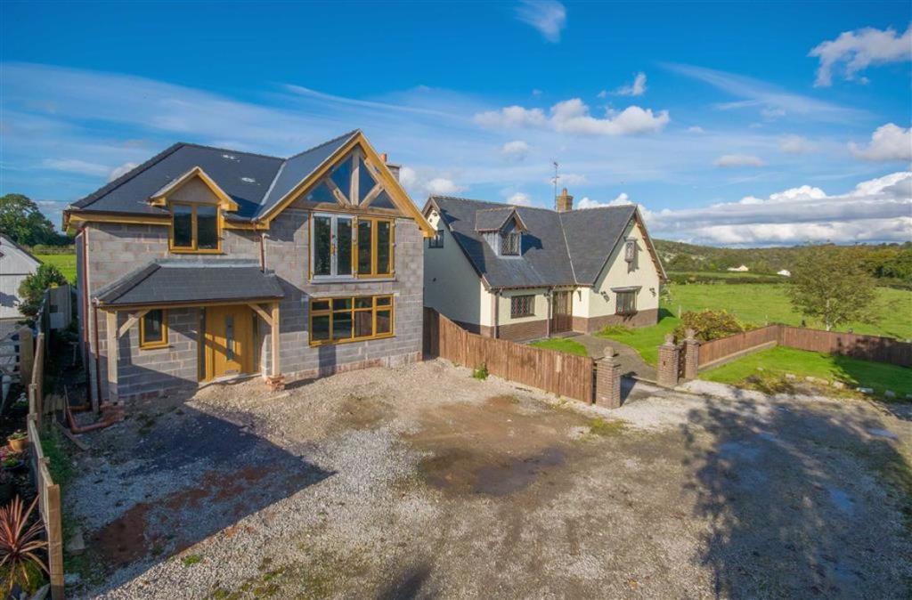 4 bedroom detached house for sale in Bryn Artro Avenue, Tafarn Y Gelyn