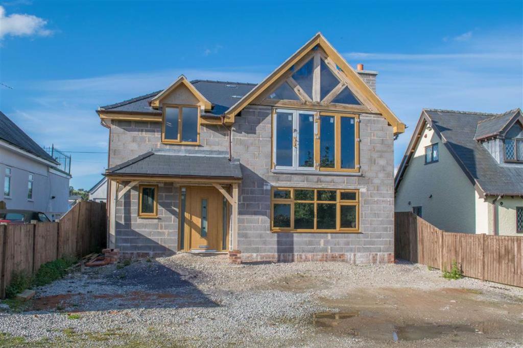 4 bedroom detached house for sale in Bryn Artro Avenue, Tafarn Y Gelyn