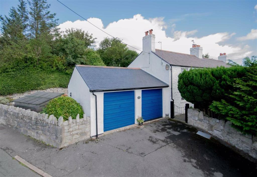 3 bedroom semidetached house for sale in Wern Road, Rhosesmor, Mold, CH7
