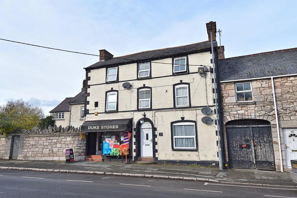 Shop for sale in Mwrog Street, Ruthin, LL15