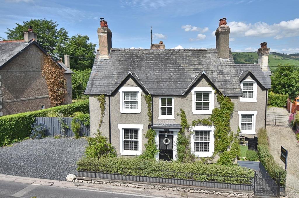 5 bedroom detached house for sale in Llandrillo, Corwen, LL21