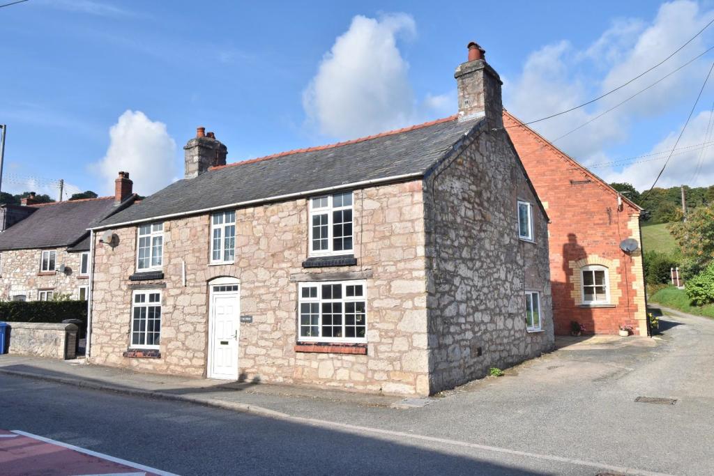 3 bedroom detached house for sale in Pwllglas, Ruthin, LL15