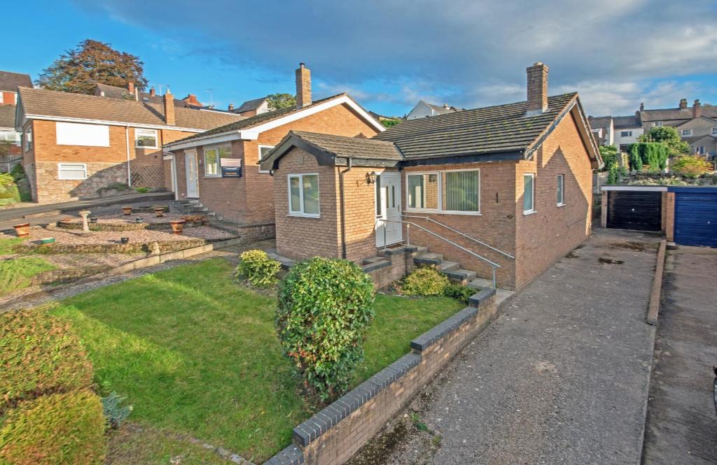 2 bedroom detached bungalow for sale in Min Yr Afon, Ruthin, LL15