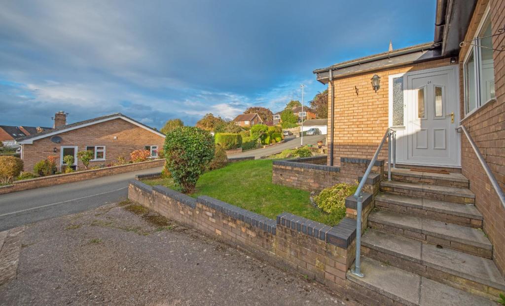 2 bedroom detached bungalow for sale in Min Yr Afon, Ruthin, LL15