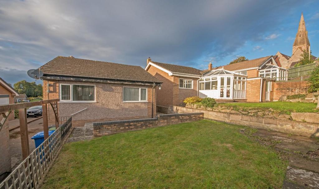 2 bedroom detached bungalow for sale in Min Yr Afon, Ruthin, LL15
